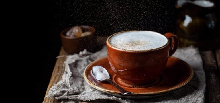 Tradicional cappuccino en casa